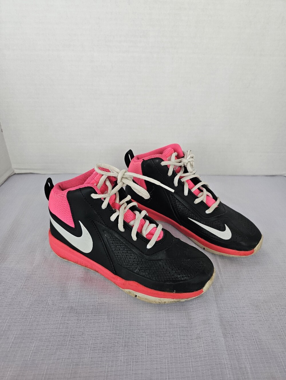 Nike Team Hustle D7 Girls Size 3Y Sneaker Shoes HyperPink Black White 747998-008